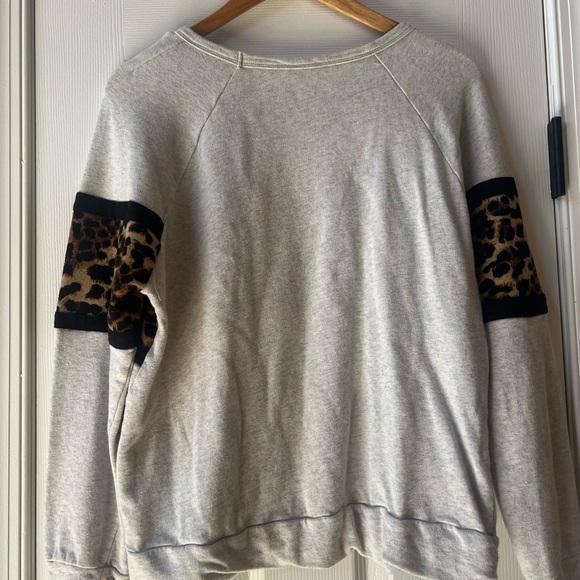 Hem & Thread leopard cheetah print gray heather sweatshirt large - Picture 3 of 5
